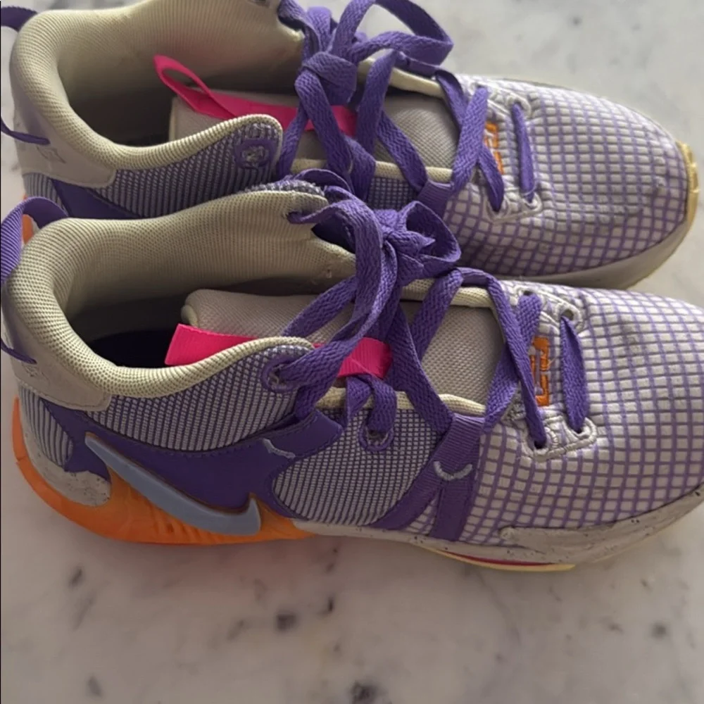 LeBron Witness 7 Youth Basketball Shoes